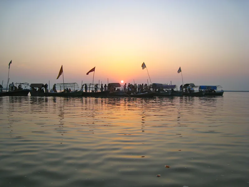 Ayodhya Prayagraj Tour Package with Ram Mandir and Triveni Sangam.